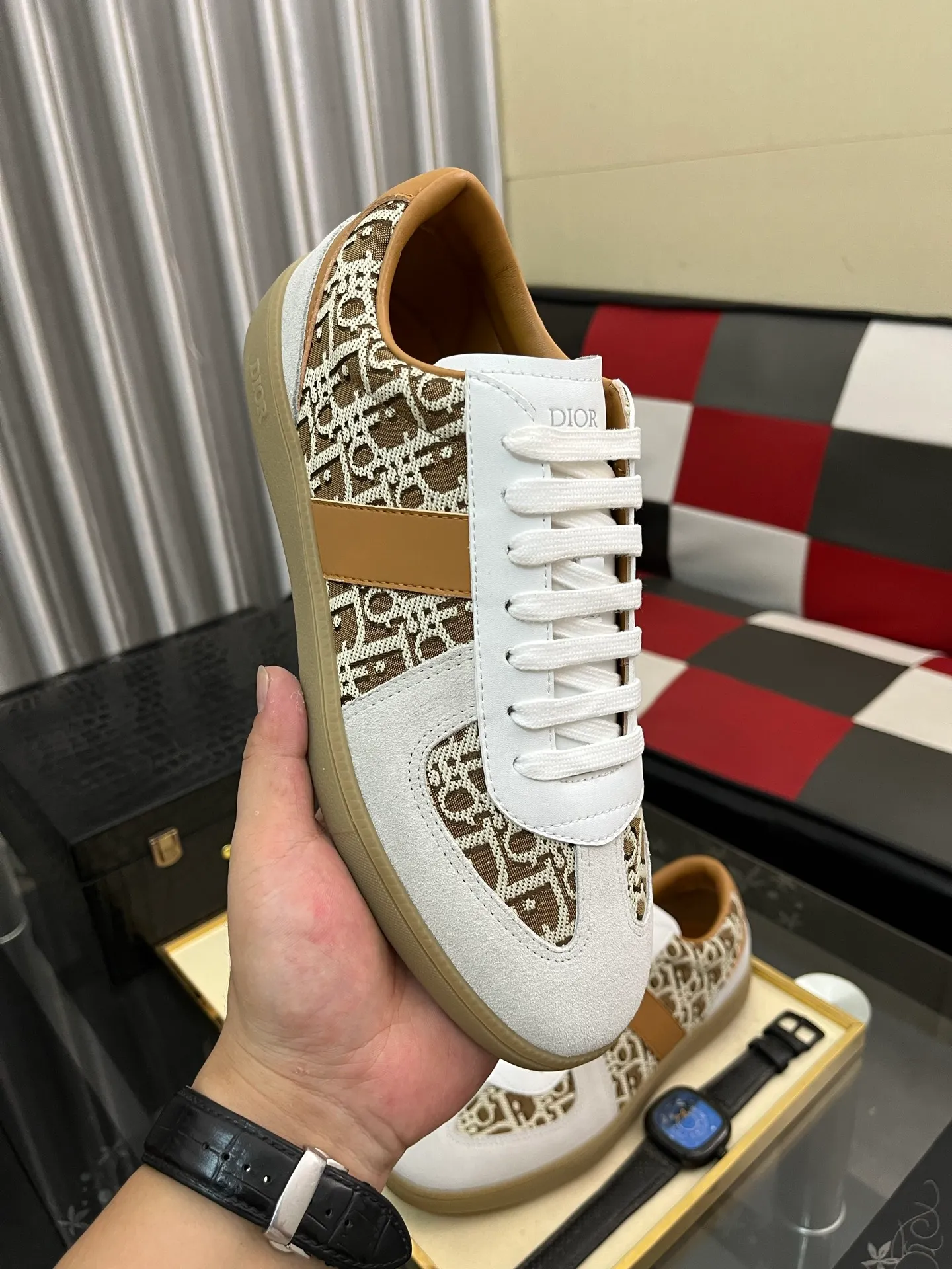 Men's shoes 💰380⌚️⌚️ 【Dior*DIAO】original quality.~ Unique modern style sneakers. 🏃A must-have casual shoe for trendy men😍😍 Original brand imported from Italy, imported original leather, sheep lining (refuses to discolor and grind feet) Sole: Original sole provided by the original factory, French lazy style design ⚠️Fit to the feet, original quality, super comfortable original sole. Code number: 38-445️⃣Colors available